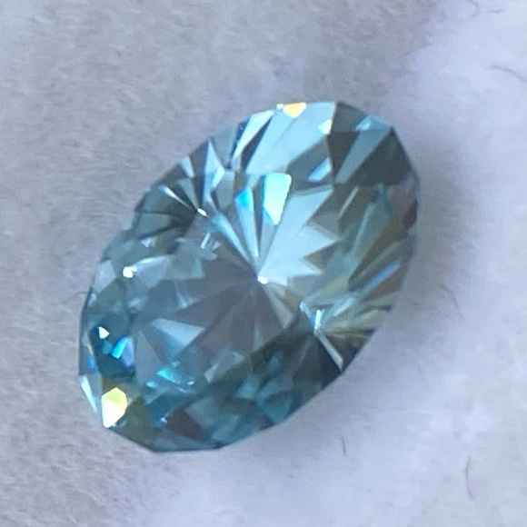 Precision Cut Blue Zircon Gemstone - Brilliant Sparkle! - Picture 4 of 8